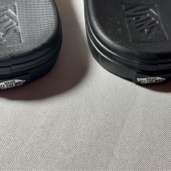 Kids size 2 vans slides shoes, #E769 - Picture 5 of 6